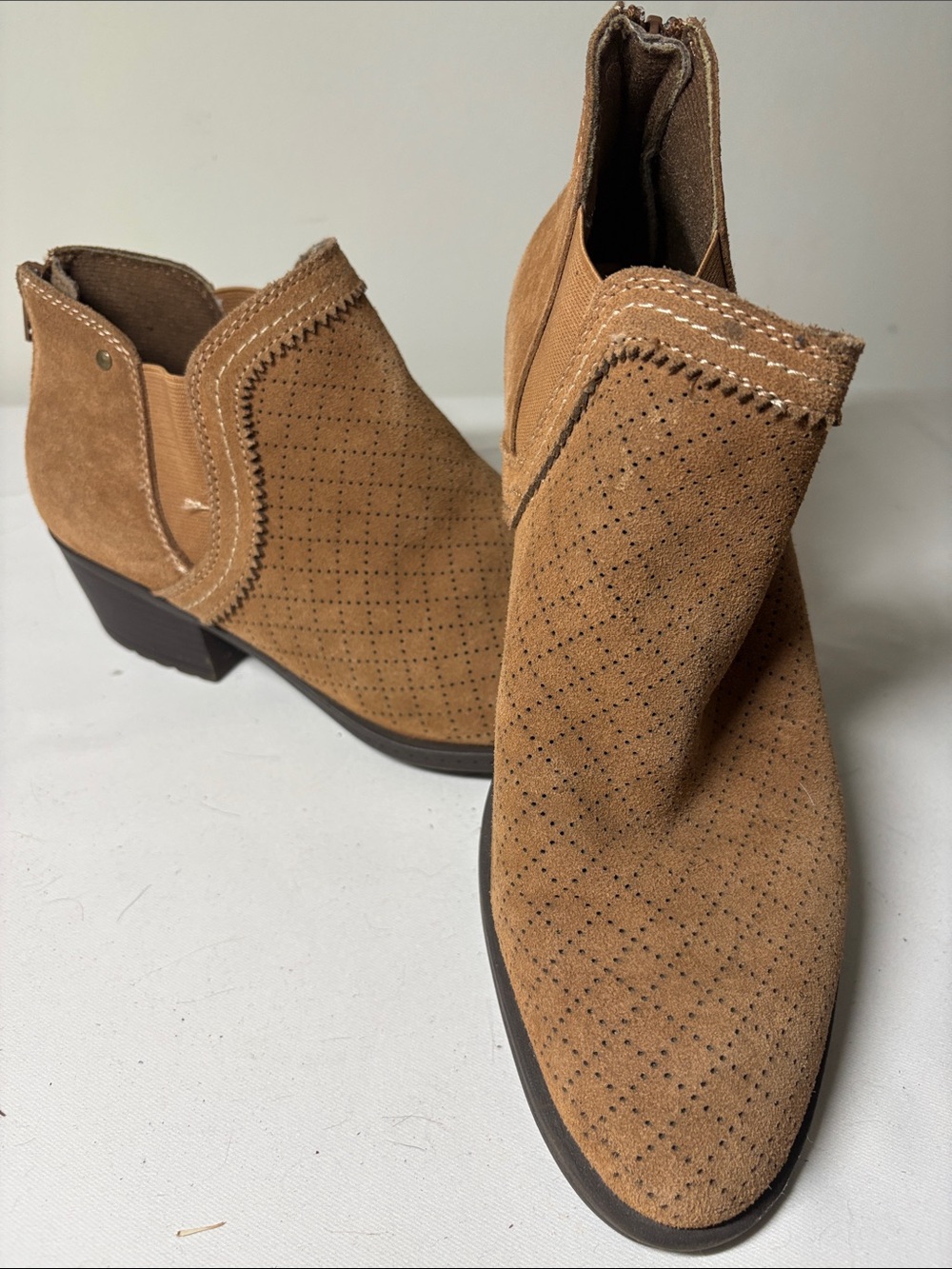 Earth Spirit Brown Suede Low Heeled Bootie Size 9